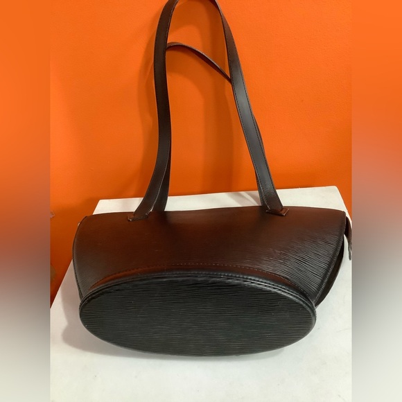 LV Medium Saint Jacques in Black Epi Leather - Picture 8 of 15